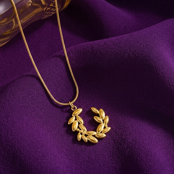 Crescent Moon Design Anti-Tarnish Pendant