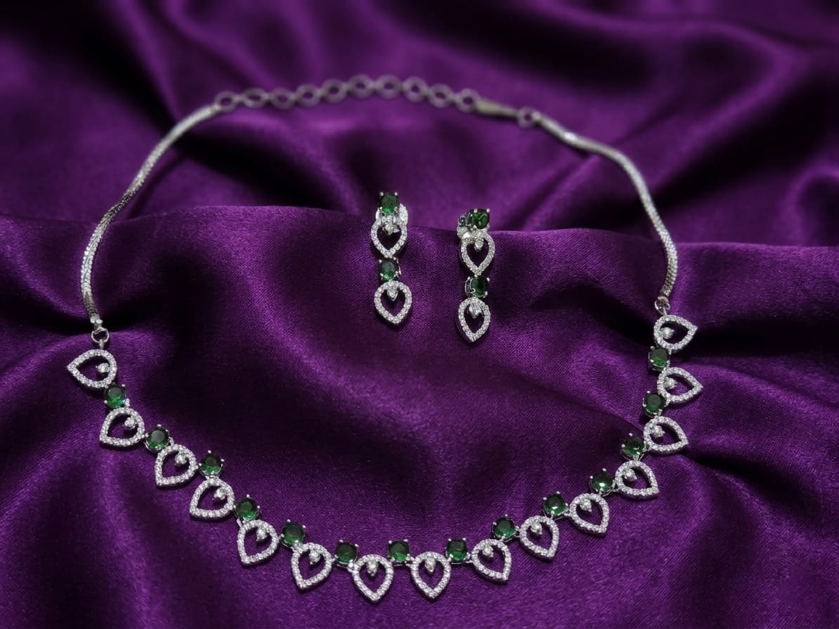 AD - Emerald Stone Heart Design Necklace Set - ae