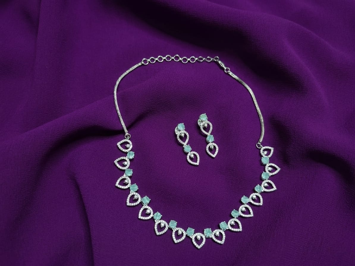 AD - Emerald Stone Heart Design Necklace Set - ae