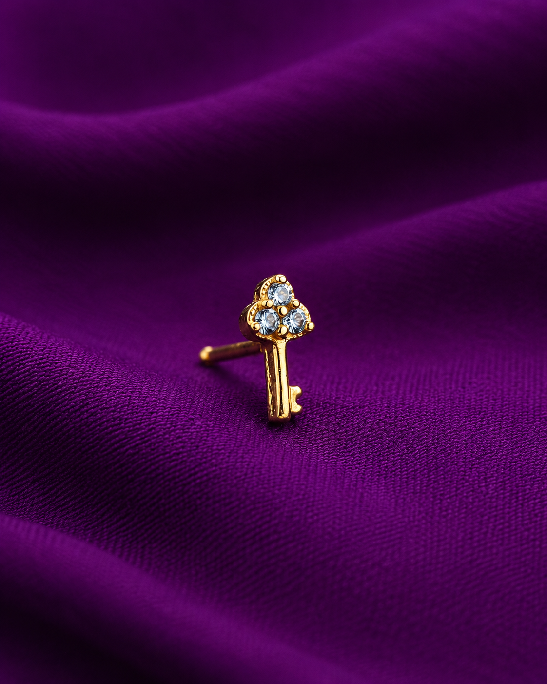 Aqua Petal Nose Pin