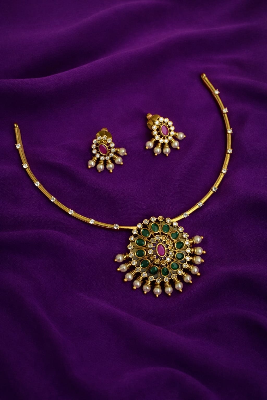 Traditional Stone Pendant Necklace Set
