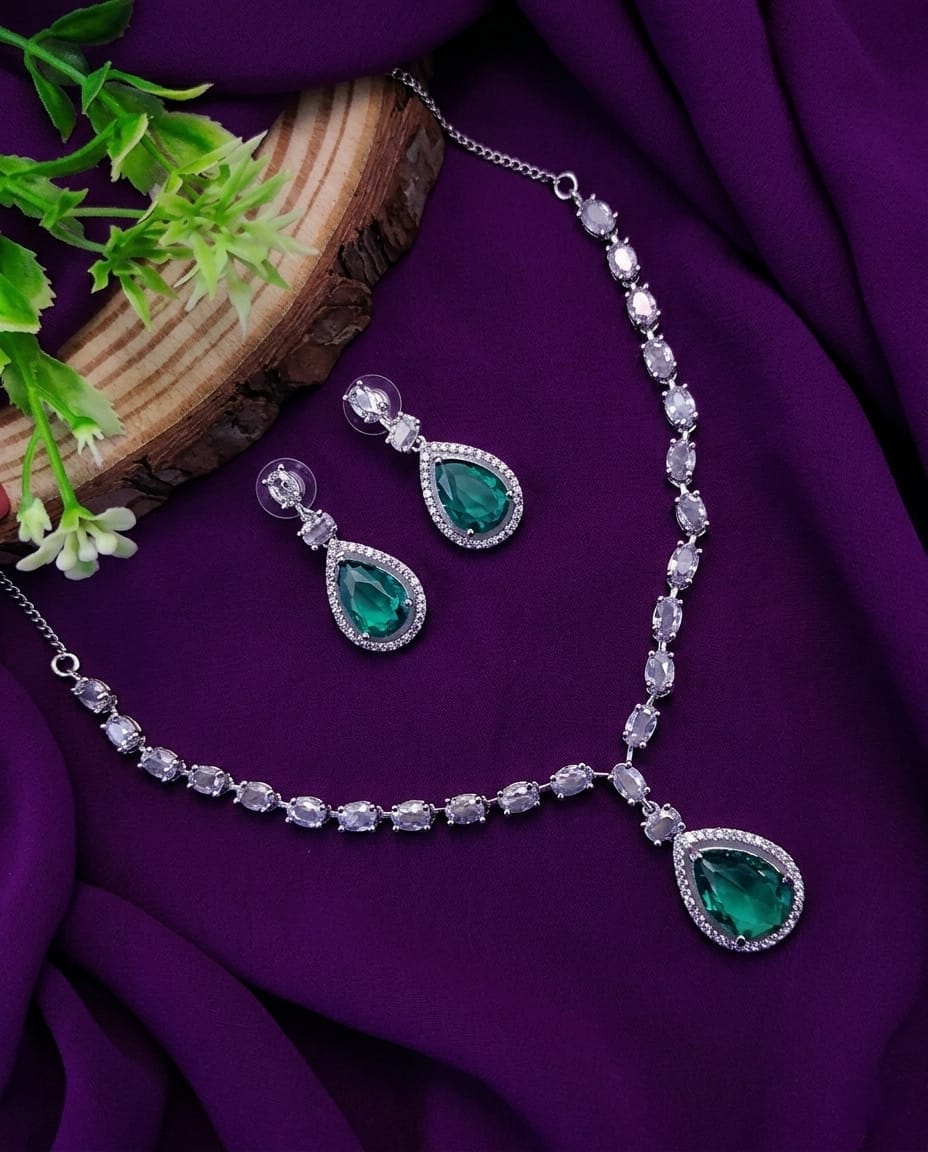 Emerald Teardrop Necklace Set