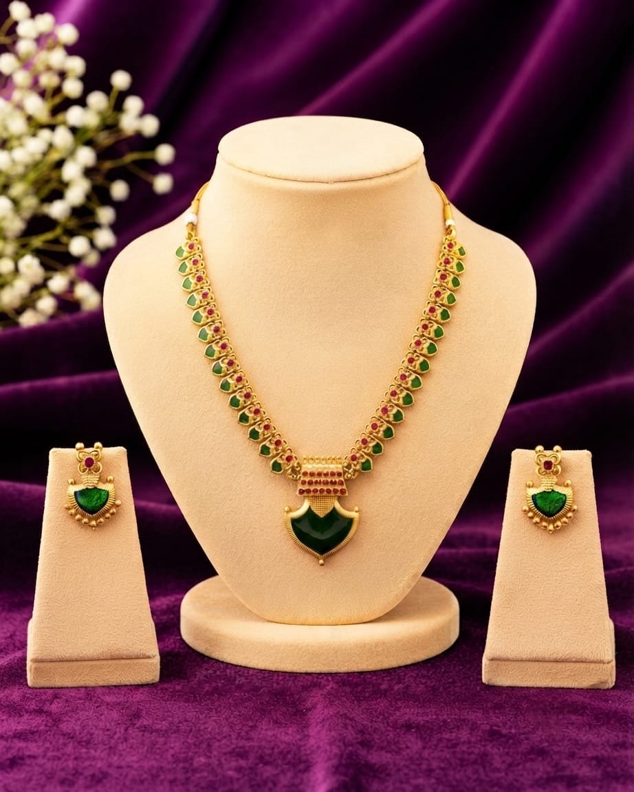 Emerald Kemp Mango Necklace Set with Earrings