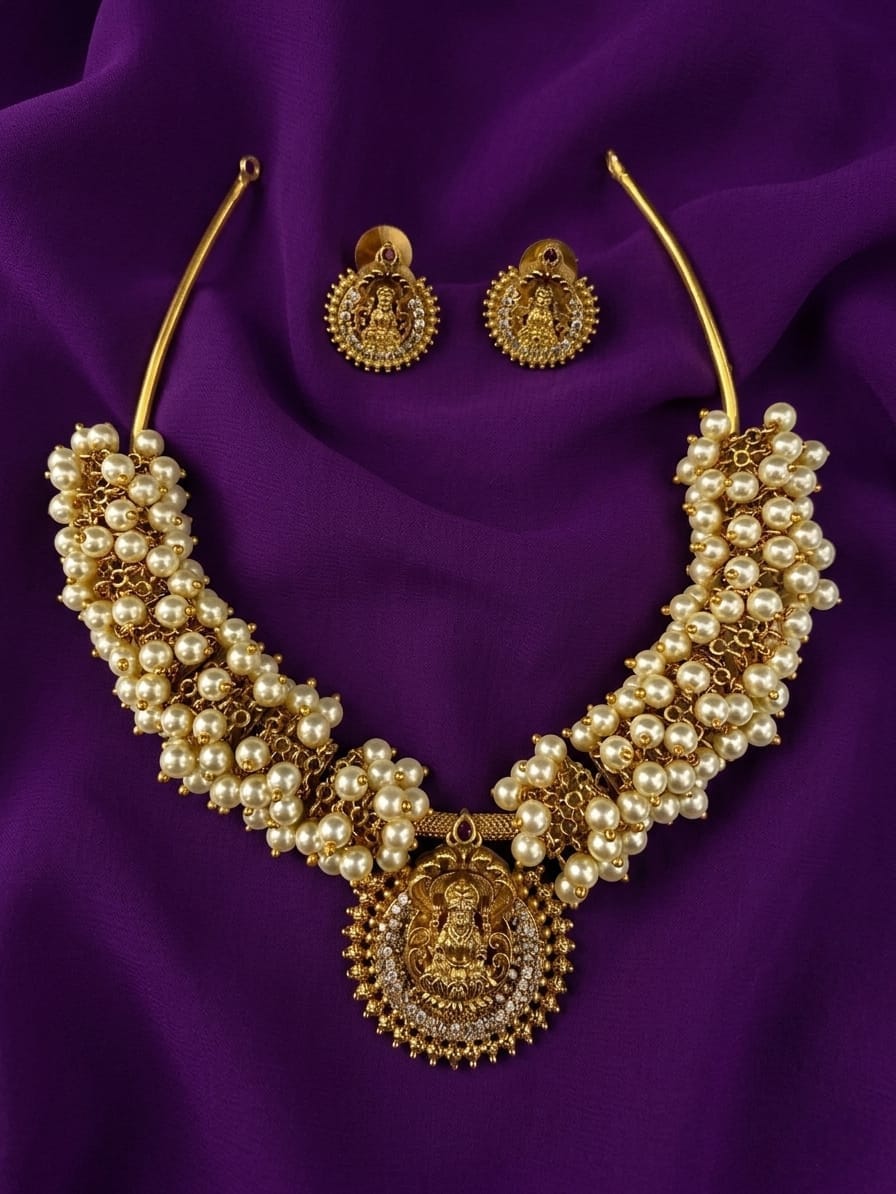 Traditional Lakshmi Hasli Jewellery Set